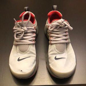 Nike’s Sneakers Gray Box Included.